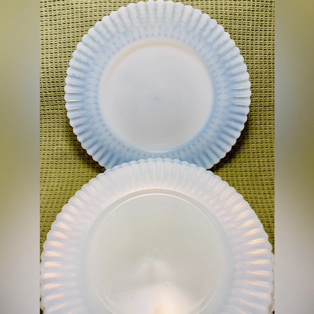 Eight Vintage MacBeth-Evans Petalware Plates - Picture 2 of 3